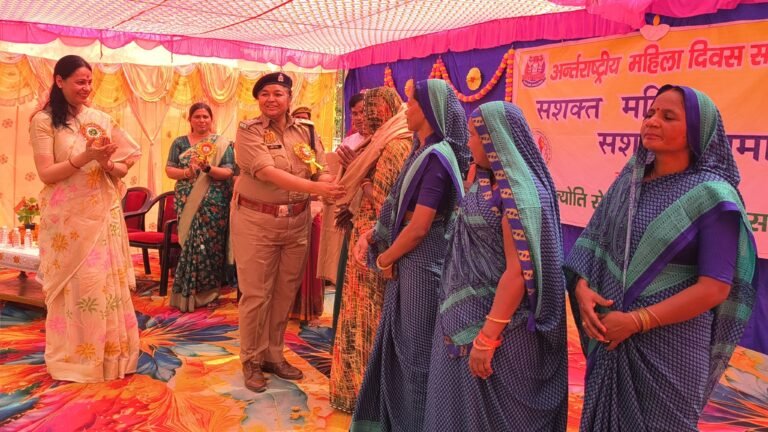 महिलाए आज समाज को दे रही सही दिशा-स्नेहा