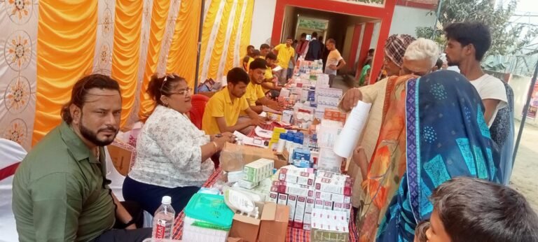 सर्वम सेवा संस्थान ने निशुल्क स्वास्थ्य शिविर का किया आयोजन