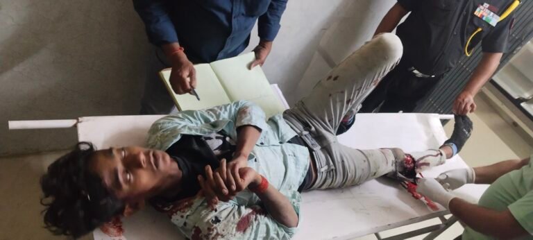 आमने-सामने बाइक टक्कर में दो गंभीर रूप से जख्मी, रेफर