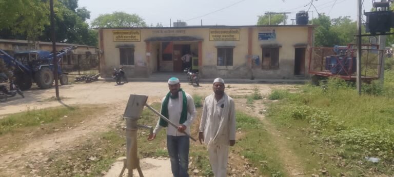 सकलडीहा पावर हाउस पर हैंडपंप महीनों से खराब,पेयजल के लिए राहगीर सहित अन्य परेशान