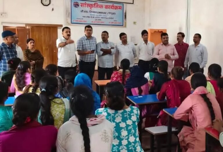 सकलडीहा पोस्ट ग्रेजुएट कालेज में 2026,2027 जनगणना कार्यक्रम के माध्यम से जागरूक किया गया।