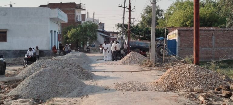तहसील मुख्यालय जाने वाली ब्लॉक मार्ग का चौड़ीकरण शुरू