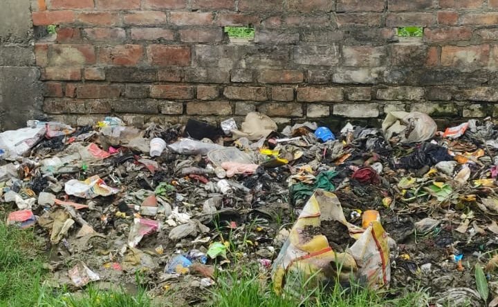 टीमिलपुर ग्राम सभा में गंदगी और जलजमाव से ग्रामीण परेशान, सफाईकर्मी की तैनाती की मांग तेज
