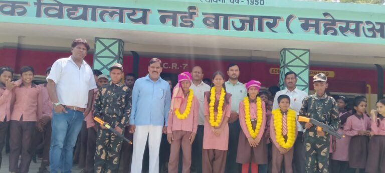 बाल संसद चुनाव में प्रधानमंत्री बने रोहित और शिक्षा मंत्री खुशबू राय