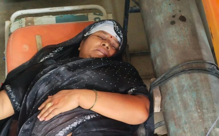 बाइक असंतुलित होने से महिला गिरकर घायल