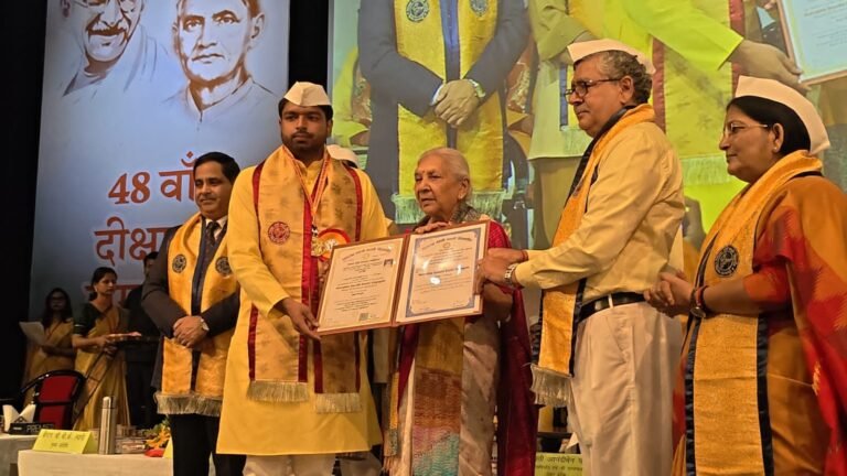 एमसीए में सर्वोच्च अंक लाकर चंदौली के राज सिंह यादव ने जीते दो स्वर्ण पदक