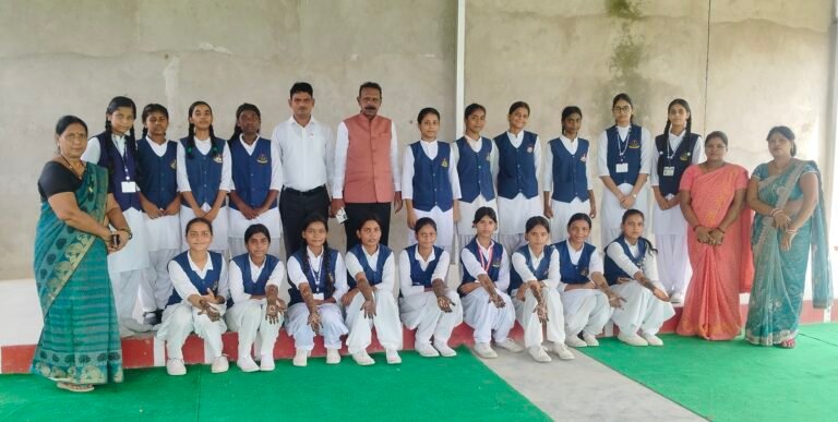 मेधावी छात्रों को किया गया सम्मानित,मेहदी प्रतियोगिता में दिखाया प्रतिभा का दम