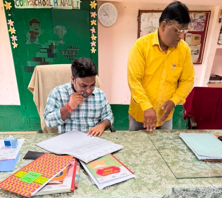 औचक निरीक्षण में चार शिक्षक मिले अनुपस्थित, वेतन रोकने के आदेश