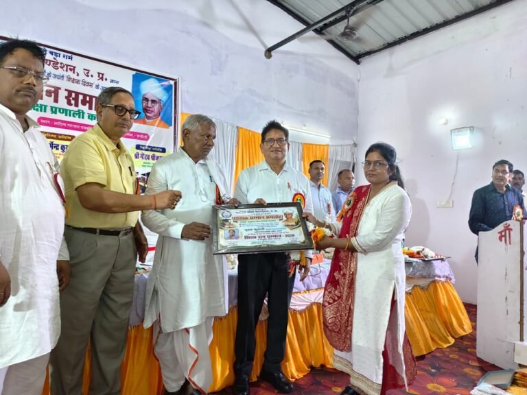 जिसने गढ़ा भविष्य, वही बना ‘शिक्षा रत्न’