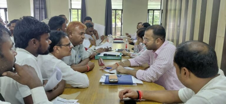 संपूर्ण समाधान दिवस में 56 शिकायतें, पांच का मौके पर निस्तारण