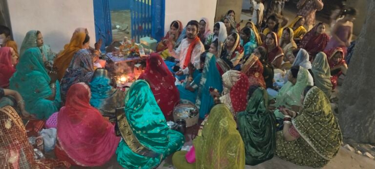 हरतालिका तीज पर प्राचीन दुर्गा माता मंदिर में उमड़ी आस्था