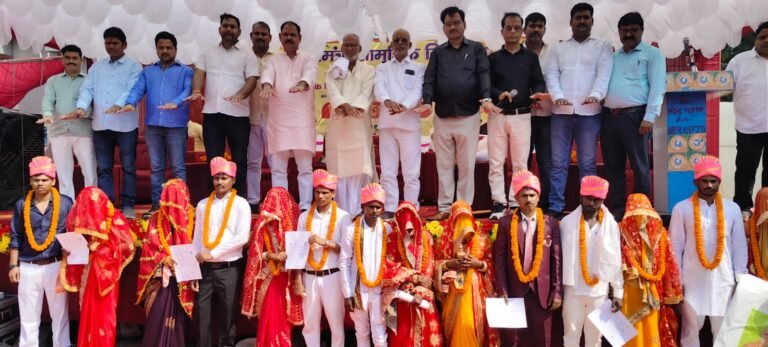 मुख्यमंत्री सामूहिक विवाह योजना: सकलडीहा में 45 जोड़े विवाह बंधन में बंधे