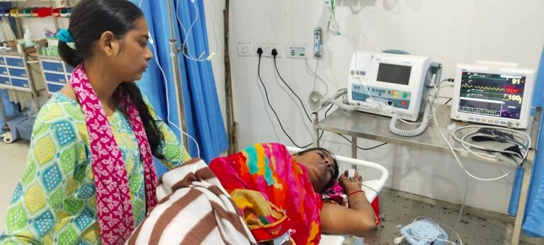 देर रात सर्पदंश से महिला स्वास्थ्य कर्मी आशा की हालत गंभीर, वाराणसी रेफर