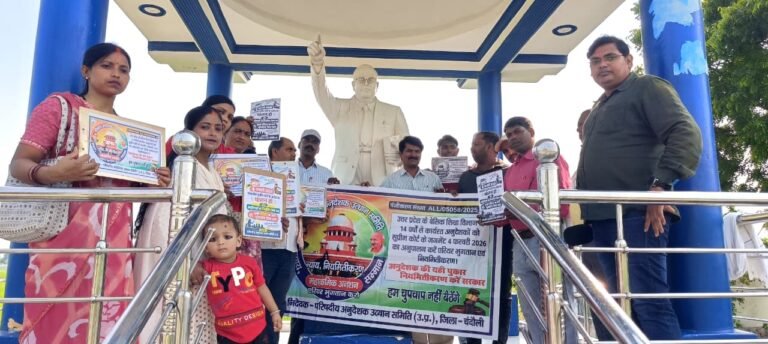 एरियर भुगतान और नियमित करने की मांग को लेकर अनुदेशकों का प्रदर्शन